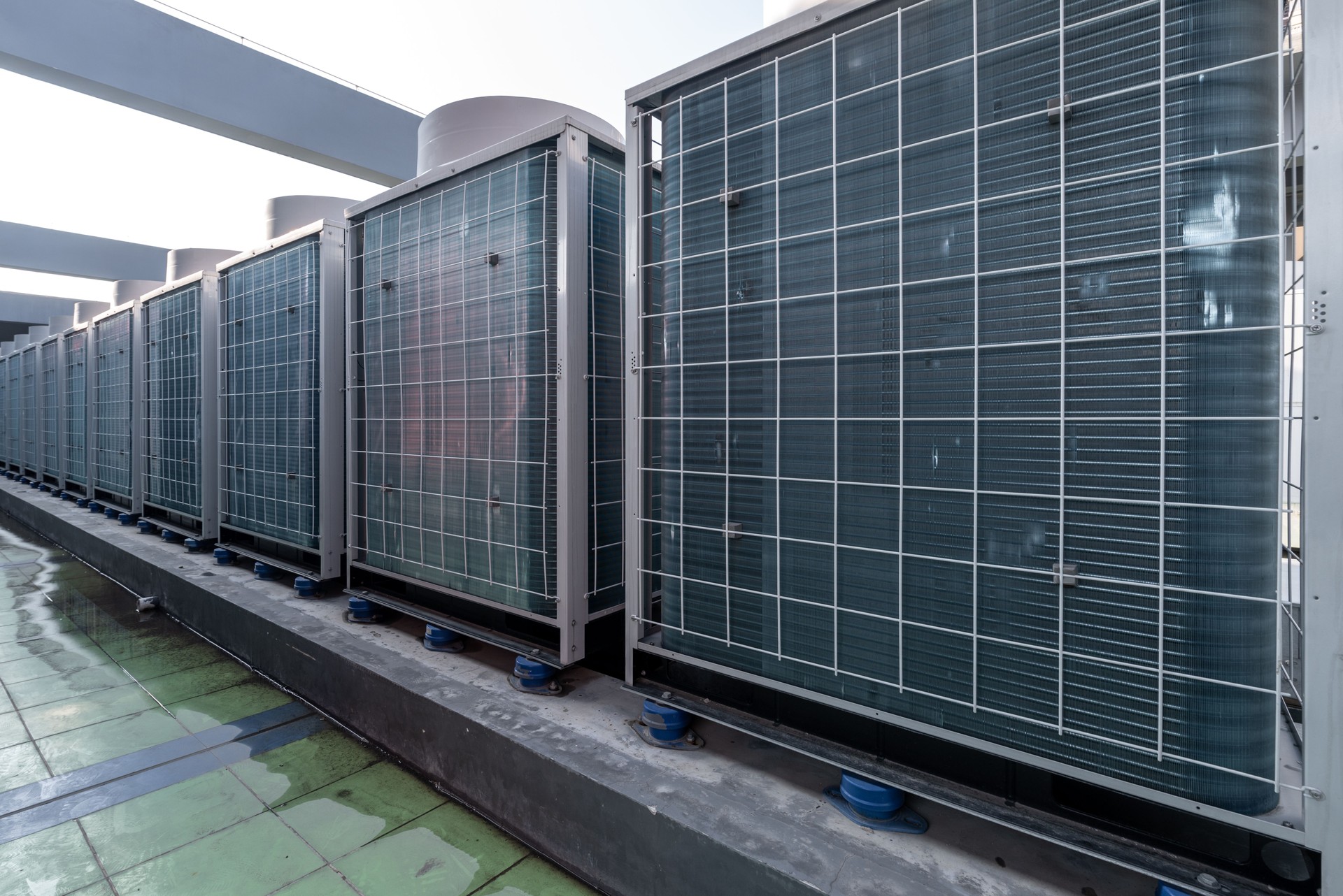 Outdoor central air conditioning compressor unit
